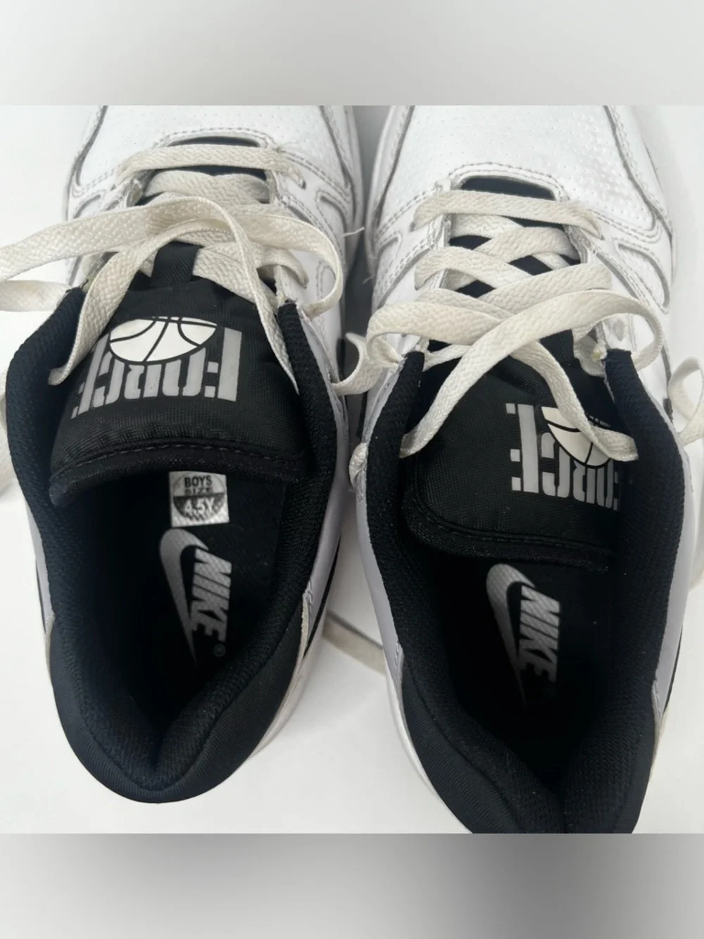 Nike Full Force Low Sneakers Youth Kids Sz 4.5 White & Black Basketball Casual